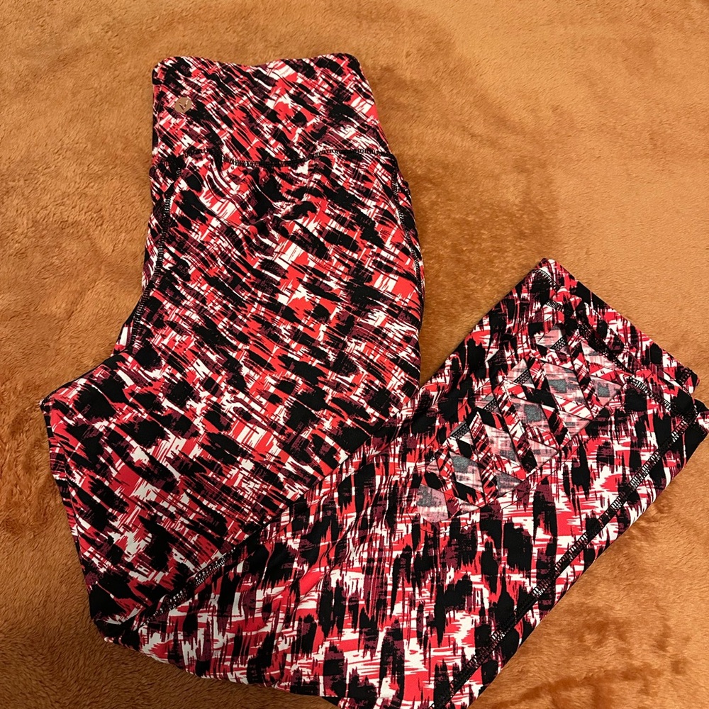 Lane Bryant LIVI Red and Black Macrame Capri Leggings